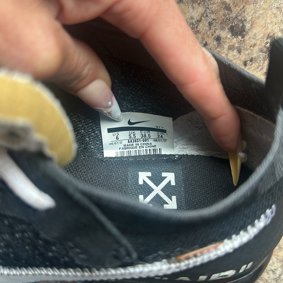 Off white x Nike Black and White Athletic Shoes - Picture 8 of 8